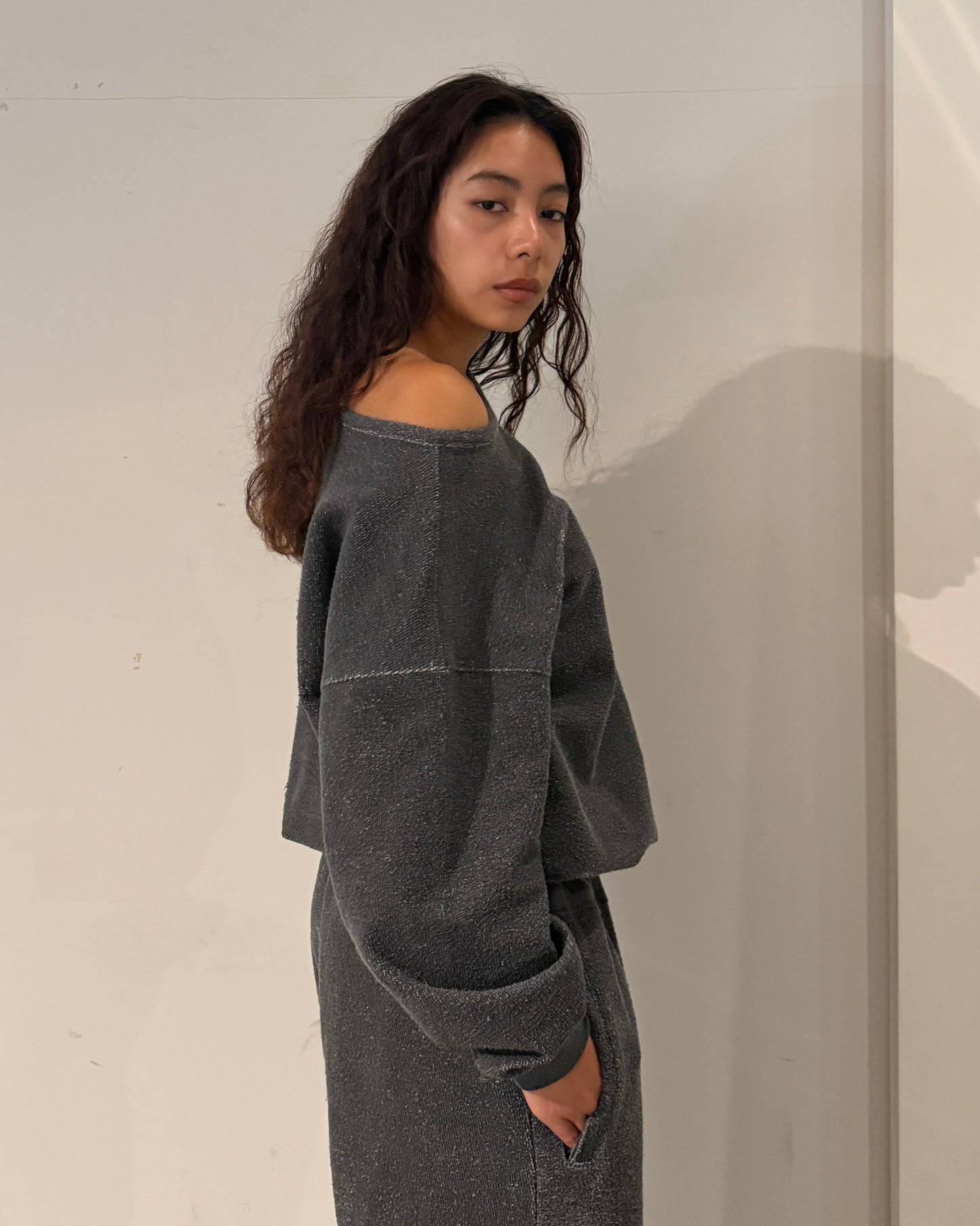 OFF SHOULDER SWEAT-SHIRT / Smoke